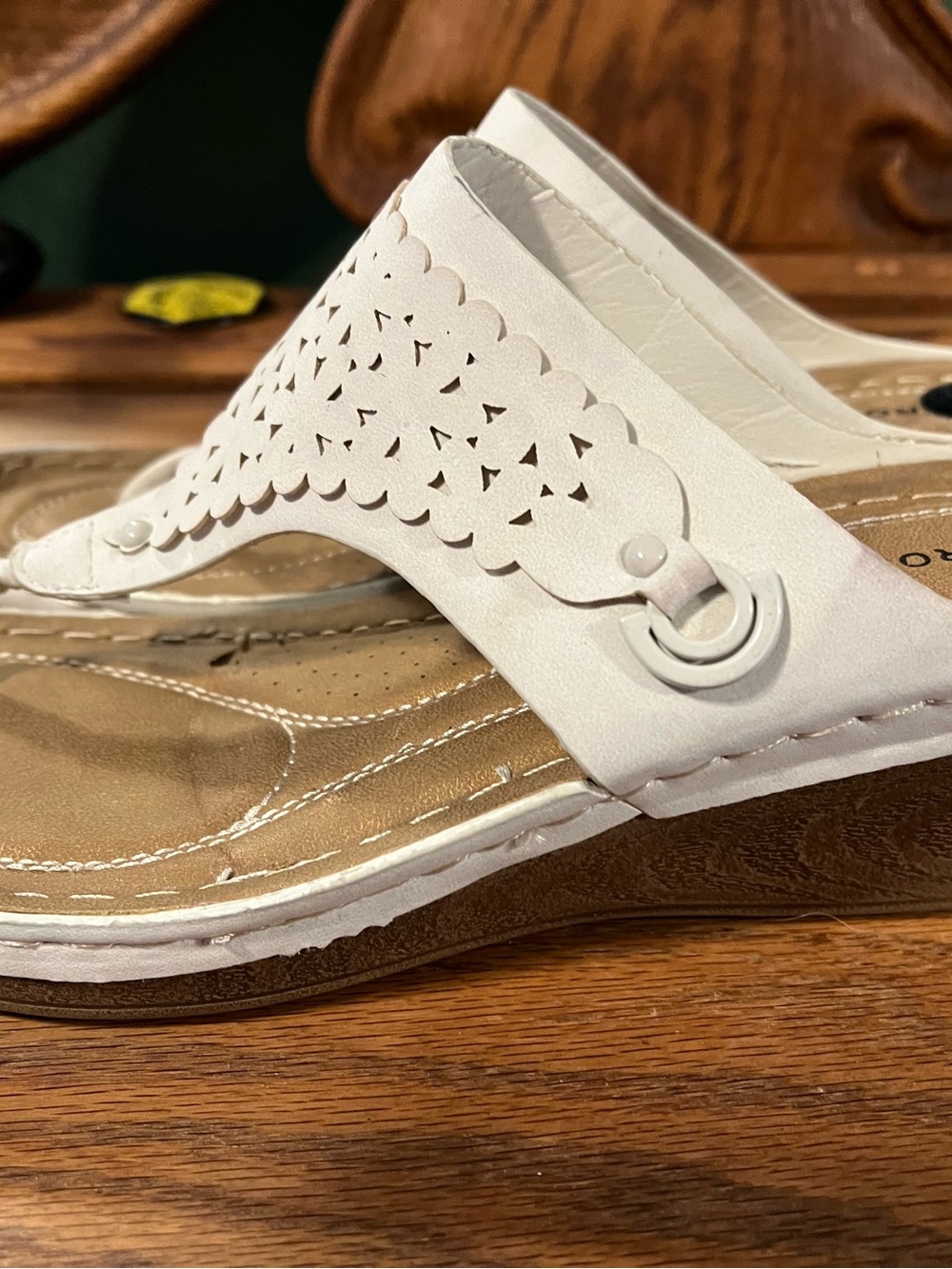 AEROSOLES White Laser-Cut Thong Sandals